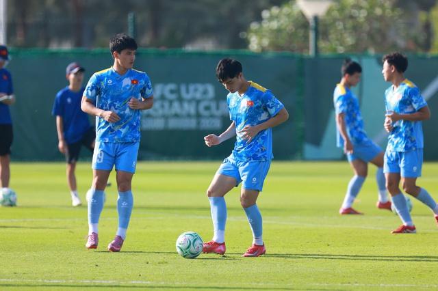 Đình Bắc và Văn Thuận - hai ngôi sao tấn công U.23 Việt Nam phải tập riêng- Ảnh 3. Đình Bắc và Văn Thuận - hai ngôi sao tấn công U.23 Việt Nam phải tập riêng- Ảnh 3.