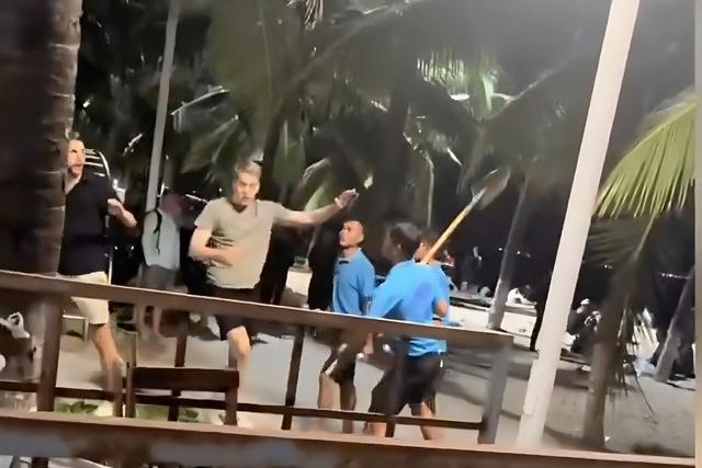 Khánh hòa xác minh vụ du khách nước ngòai bị dọa đánh tại bãi biển Nha Trang - Ảnh 1. Khánh hòa xác minh vụ du khách nước ngòai bị dọa đánh tại bãi biển Nha Trang - Ảnh 1.