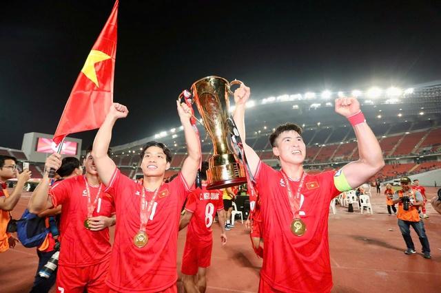 Lịch thi đấu AFF Cup mới nhất của đội tuyển Việt Nam, FPT Play sở hữu bản quyền truyền thông- Ảnh 1. Lịch thi đấu AFF Cup mới nhất của đội tuyển Việt Nam, FPT Play sở hữu bản quyền truyền thông- Ảnh 1.