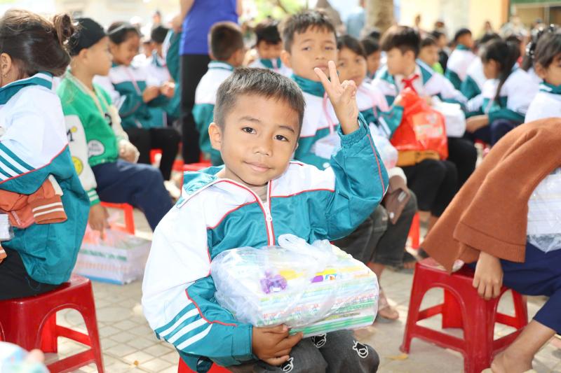 Học sinh khó khăn vùng núi Khánh Hòa nhận quà tết sớm- Ảnh 7. Học sinh khó khăn vùng núi Khánh Hòa nhận quà tết sớm- Ảnh 7.