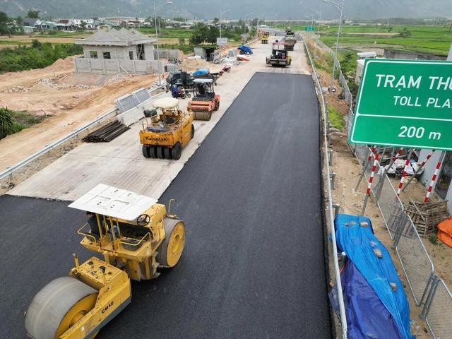 Cao tốc phía đông Gia Lai gấp rút thông xe trước Tết- Ảnh 2. Cao tốc phía đông Gia Lai gấp rút thông xe trước Tết- Ảnh 2.
