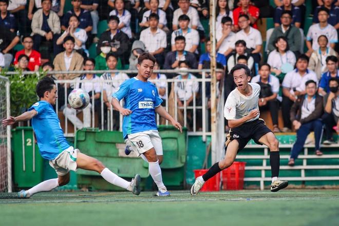 Trường ĐH Bách khoa TP.HCM toàn thắng ấn tượng: Sẵn sàng chinh phục vòng play-off- Ảnh 5. Trường ĐH Bách khoa TP.HCM toàn thắng ấn tượng: Sẵn sàng chinh phục vòng play-off- Ảnh 5.