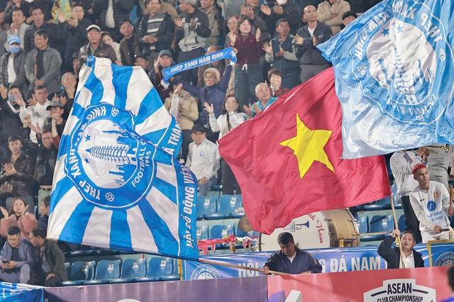 Xuân Son ghi bàn bùng nổ, CLB Nam Định đánh bại Singapore: Vào bán kết giải vô địch CLB ASEAN- Ảnh 4. Xuân Son ghi bàn bùng nổ, CLB Nam Định đánh bại Singapore: Vào bán kết giải vô địch CLB ASEAN- Ảnh 4.