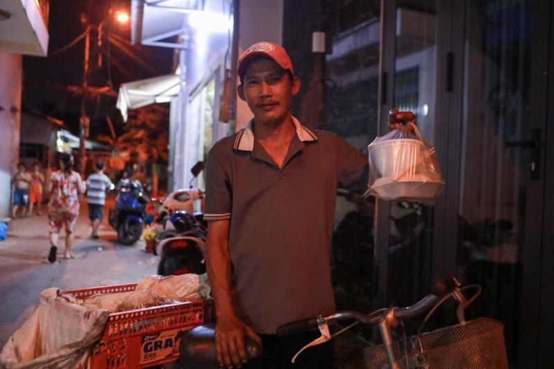 Cơm đoàn viên 0 đồng ở TP.HCM đêm giao thừa, sẻ chia nghĩa tình còn mãi
- Ảnh 5. Cơm đoàn viên 0 đồng ở TP.HCM đêm giao thừa, sẻ chia nghĩa tình còn mãi
- Ảnh 5.