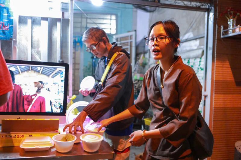 Cơm đoàn viên 0 đồng ở TP.HCM đêm giao thừa, sẻ chia nghĩa tình còn mãi
- Ảnh 10. Cơm đoàn viên 0 đồng ở TP.HCM đêm giao thừa, sẻ chia nghĩa tình còn mãi
- Ảnh 10.