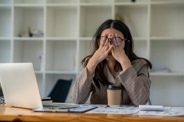 Mắt cầu cứu giữa mùa deadline, thử ngay bài kiểm tra 1 phút - Ảnh 1. Mắt cầu cứu giữa mùa deadline, thử ngay bài kiểm tra 1 phút - Ảnh 1.