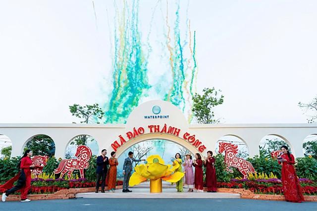 Sắc xuân tại Waterpoint: Hàng ngàn du khách say lòng trước đường hoa rạng rỡ- Ảnh 1. Sắc xuân tại Waterpoint: Hàng ngàn du khách say lòng trước đường hoa rạng rỡ- Ảnh 1.