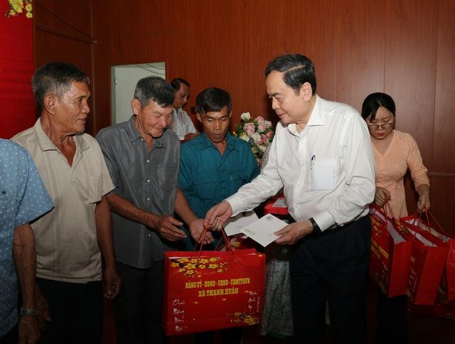 Chủ tịch Quốc hội Trần Thanh Mẫn tặng quà tết người dân xã Thạnh Xuân, Cần Thơ- Ảnh 1. Chủ tịch Quốc hội Trần Thanh Mẫn tặng quà tết người dân xã Thạnh Xuân, Cần Thơ- Ảnh 1.
