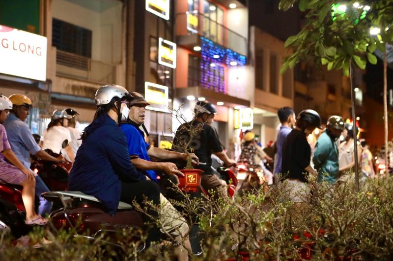 TP.HCM nhìn từ sông Sài Gòn - Kỳ 2: Bến Bình Đông 'giữ nhịp' xuân - Ảnh 12. TP.HCM nhìn từ sông Sài Gòn - Kỳ 2: Bến Bình Đông 'giữ nhịp' xuân - Ảnh 12.
