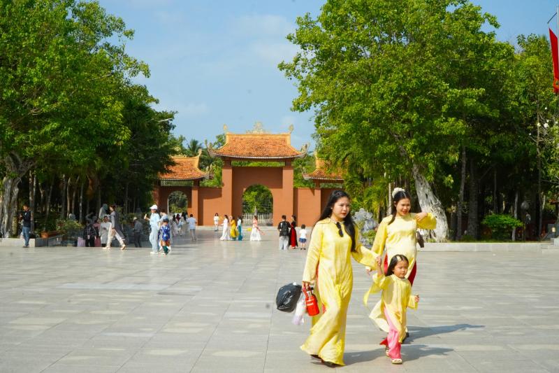 ‘Phim trường ảnh tết’ thu hút giới trẻ bậc nhất ở miền Tây- Ảnh 1.