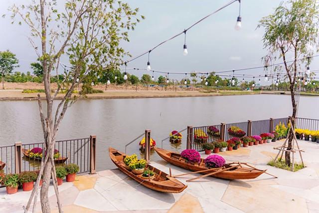 Sắc xuân tại Waterpoint: Hàng ngàn du khách say lòng trước đường hoa rạng rỡ- Ảnh 2. Sắc xuân tại Waterpoint: Hàng ngàn du khách say lòng trước đường hoa rạng rỡ- Ảnh 2.