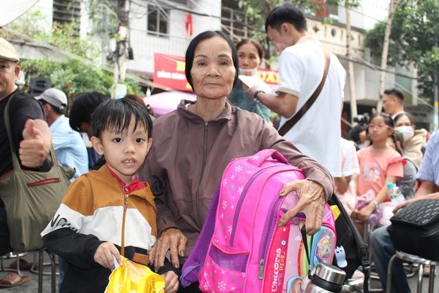 Điều đặc biệt về chuyến xe nghĩa tình ‘bao’ từ A đến Z - Ảnh 8.