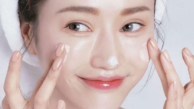 Đi chơi tết liên tục mà da vẫn căng mịn, trắng hồng: Bí quyết skincare gọn nhẹ- Ảnh 2. Đi chơi tết liên tục mà da vẫn căng mịn, trắng hồng: Bí quyết skincare gọn nhẹ- Ảnh 2.