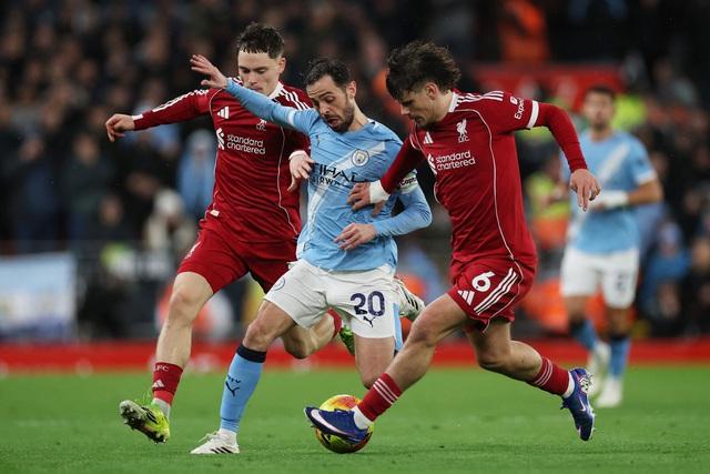 HLV Guardiola thay đổi 'lạ', may vẫn kịp sửa sai: Man City thắng ngược ngoạn mục Liverpool - Ảnh 1.