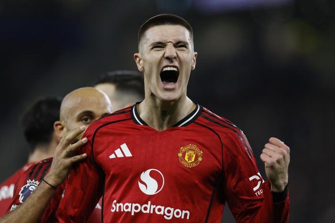 HLV Everton cay đắng thừa nhận M.U thắng may mắn, HLV Carrick ca ngợi hết lời 2 nhân vật đặc biệt- Ảnh 4.