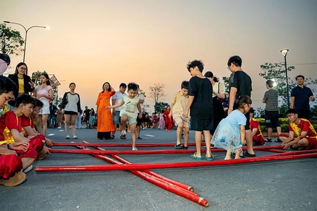Sắc xuân tại Waterpoint: Hàng ngàn du khách say lòng trước đường hoa rạng rỡ- Ảnh 4. Sắc xuân tại Waterpoint: Hàng ngàn du khách say lòng trước đường hoa rạng rỡ- Ảnh 4.