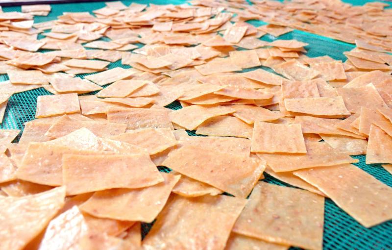 Cận tết, làng bánh phồng tôm ở Cà Mau tăng tốc, đơn hàng tăng 30% - Ảnh 4.
