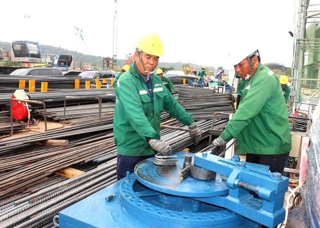 Ăn tết trên các công trình trọng điểm quốc gia- Ảnh 2. Ăn tết trên các công trình trọng điểm quốc gia- Ảnh 2.