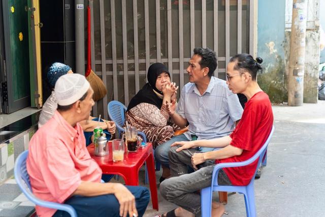 Mùng 2 tết ở hẻm kiêng rượu bia, không ăn thịt heo ở TP.HCM có gì? - Ảnh 10.