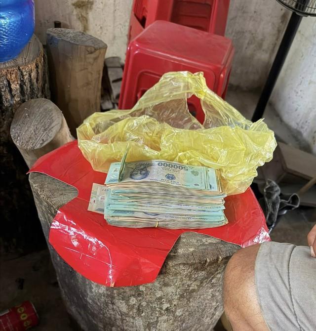 Chuyện tử tế ngày 29 tết: Trả lại 80 triệu đồng cho người bán hoa- Ảnh 1.