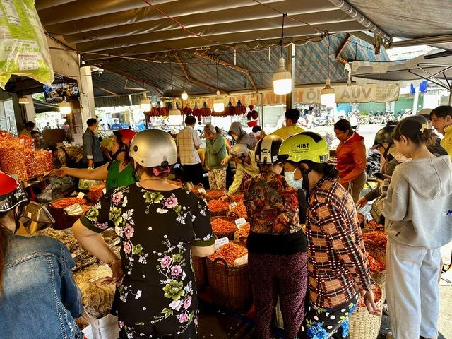 Sức mua tăng mạnh những ngày cận tết- Ảnh 1. Sức mua tăng mạnh những ngày cận tết- Ảnh 1.