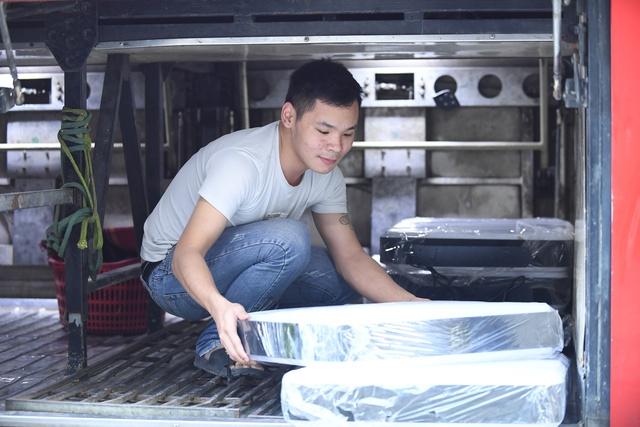 Giao thừa trên quốc lộ: Chuyện của những tài xế xe khách ngày cận tết - Ảnh 2. Giao thừa trên quốc lộ: Chuyện của những tài xế xe khách ngày cận tết - Ảnh 2.