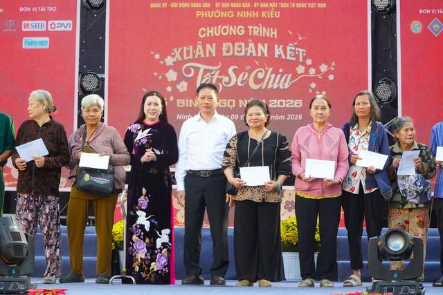 Cần Thơ: Báo Thanh Niên tặng nhà đại đoàn kết cho người nghèo đón tết- Ảnh 2. Cần Thơ: Báo Thanh Niên tặng nhà đại đoàn kết cho người nghèo đón tết- Ảnh 2.