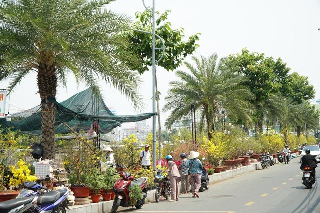 Người bán hoa ở Cần Thơ: “Treo biển giảm giá đau lòng lắm”- Ảnh 2.