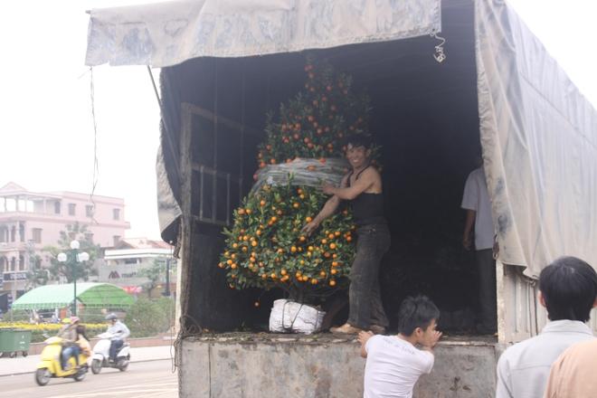 Giao thừa trên quốc lộ: Chuyện của những tài xế xe khách ngày cận tết - Ảnh 6. Giao thừa trên quốc lộ: Chuyện của những tài xế xe khách ngày cận tết - Ảnh 6.