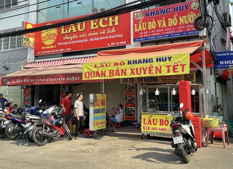 Thưởng tết bằng vàng 5 năm liền, chủ quán bún bò TP.HCM năm nay còn 'chơi lớn'?- Ảnh 3. Thưởng tết bằng vàng 5 năm liền, chủ quán bún bò TP.HCM năm nay còn 'chơi lớn'?- Ảnh 3.