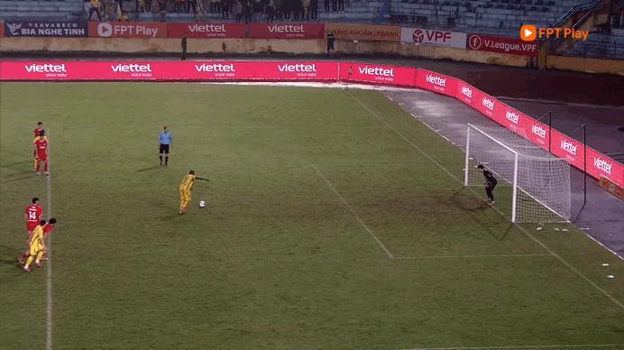 SLNA tạo địa chấn, thắng đậm chủ nhà Thể Công Viettel 4-1: Sao U.23 Việt Nam Cao Văn Bình quá hay - Ảnh 2. SLNA tạo địa chấn, thắng đậm chủ nhà Thể Công Viettel 4-1: Sao U.23 Việt Nam Cao Văn Bình quá hay - Ảnh 2.