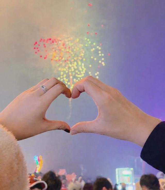 Ngày Valentine: Tình yêu thời AI có ChatGPT viết thư tình sẽ làm mất cảm xúc thật? - Ảnh 2.