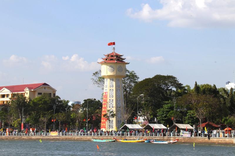 Phường Phan Thiết: Lễ hội đua thuyền trên sông Cà Ty rộn ràng sắc xuân Bính Ngọ - Ảnh 10.