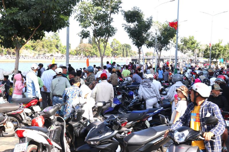 Phường Phan Thiết: Lễ hội đua thuyền trên sông Cà Ty rộn ràng sắc xuân Bính Ngọ - Ảnh 6.