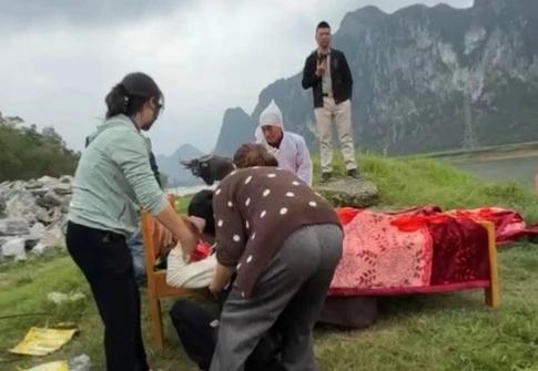 Tìm thấy thi thể 2 ông cháu trong vụ chìm thuyền trên sông Gianh- Ảnh 1.