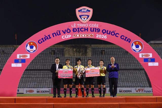 Phong Phú Hà Nam vô địch U.19 nữ quốc gia, đội TP.HCM bị ngược dòng trận cuối- Ảnh 1. Phong Phú Hà Nam vô địch U.19 nữ quốc gia, đội TP.HCM bị ngược dòng trận cuối- Ảnh 1.