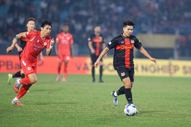 Trọng tài Malaysia bị Ninh Bình phản ứng dữ dội vì thu hồi thẻ vàng của Đình Trọng: Lý do 'quay xe' là...- Ảnh 6. Trọng tài Malaysia bị Ninh Bình phản ứng dữ dội vì thu hồi thẻ vàng của Đình Trọng: Lý do 'quay xe' là...- Ảnh 6.