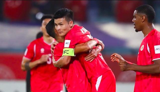 Quang Hải cùng Đình Bắc và CLB CAHN sẽ đối đầu đội của Ronaldo, nếu…
- Ảnh 1. Quang Hải cùng Đình Bắc và CLB CAHN sẽ đối đầu đội của Ronaldo, nếu…
- Ảnh 1.