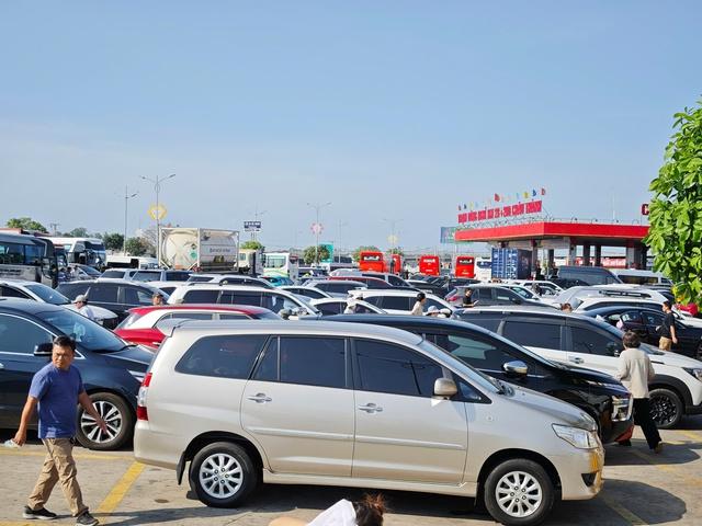 Cao tốc vẫn chưa hết bất cập: Cấp bách xóa 'cơn khát' trạm dừng nghỉ- Ảnh 2. Cao tốc vẫn chưa hết bất cập: Cấp bách xóa 'cơn khát' trạm dừng nghỉ- Ảnh 2.