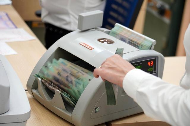 Lãi suất tiền đồng liên ngân hàng tăng vọt- Ảnh 1. Lãi suất tiền đồng liên ngân hàng tăng vọt- Ảnh 1.