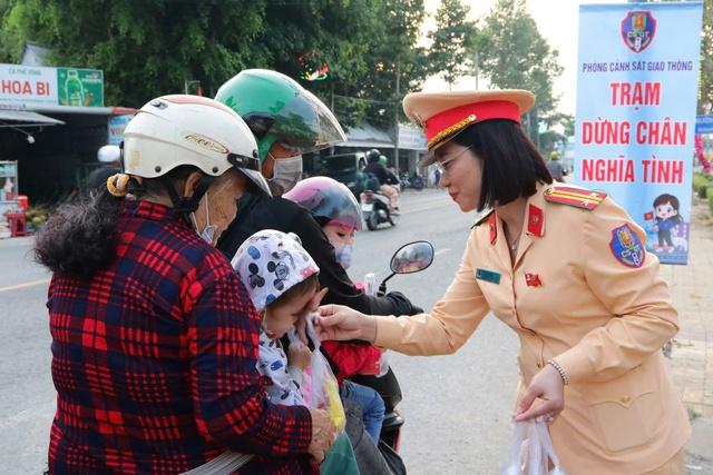 Đồng Tháp: Hơn 300 trường hợp vi phạm nồng độ cồn trong 5 ngày đầu nghỉ tết- Ảnh 1. Đồng Tháp: Hơn 300 trường hợp vi phạm nồng độ cồn trong 5 ngày đầu nghỉ tết- Ảnh 1.