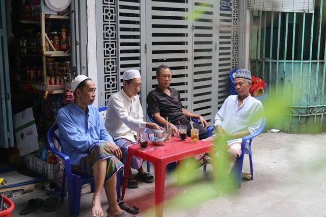 Tết lạ ở hẻm 'độc nhất' TP.HCM: Không rượu bia, chuẩn bị nhịn ăn 1 tháng- Ảnh 4.