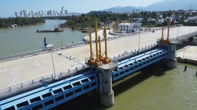 Đập ngăn mặn sông Cái Nha Trang dự kiến vận hành trong tháng 3   - Ảnh 2.