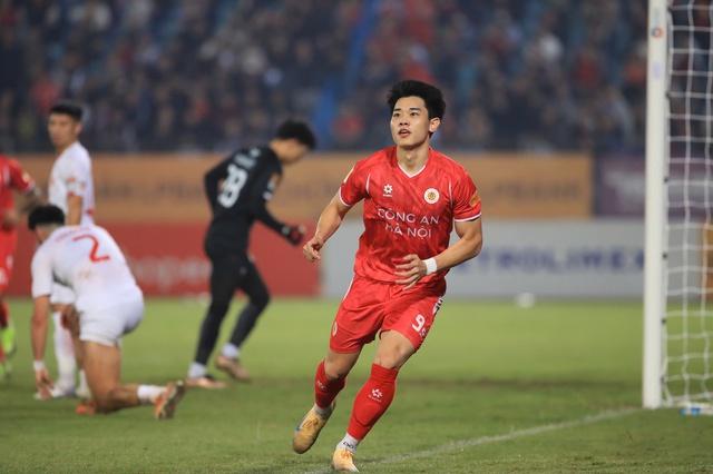 CLB CAHN bứt phá mạnh mẽ, ai cản nổi thầy trò HLV Polking?- Ảnh 2. CLB CAHN bứt phá mạnh mẽ, ai cản nổi thầy trò HLV Polking?- Ảnh 2.