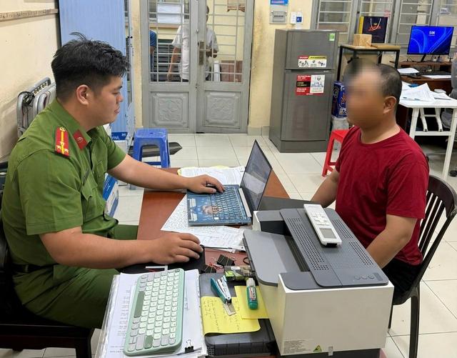 TP.HCM: Xác minh clip bảo vệ khu đô thị hăm dọa tài xế công nghệ- Ảnh 1. TP.HCM: Xác minh clip bảo vệ khu đô thị hăm dọa tài xế công nghệ- Ảnh 1.