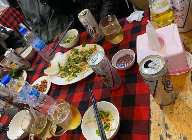 Ngày tết: Được mời rượu bia mừng xuân liên tục có thể gây căng thẳng ức chế- Ảnh 3. Ngày tết: Được mời rượu bia mừng xuân liên tục có thể gây căng thẳng ức chế- Ảnh 3.