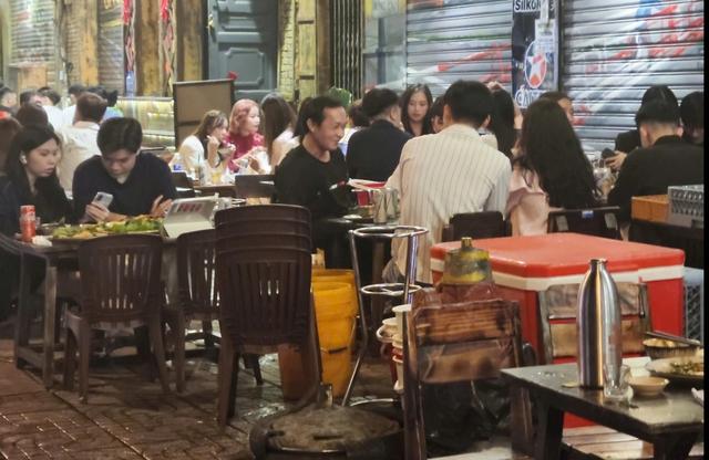 Ngày tết: Được mời rượu bia mừng xuân liên tục có thể gây căng thẳng ức chế- Ảnh 2. Ngày tết: Được mời rượu bia mừng xuân liên tục có thể gây căng thẳng ức chế- Ảnh 2.