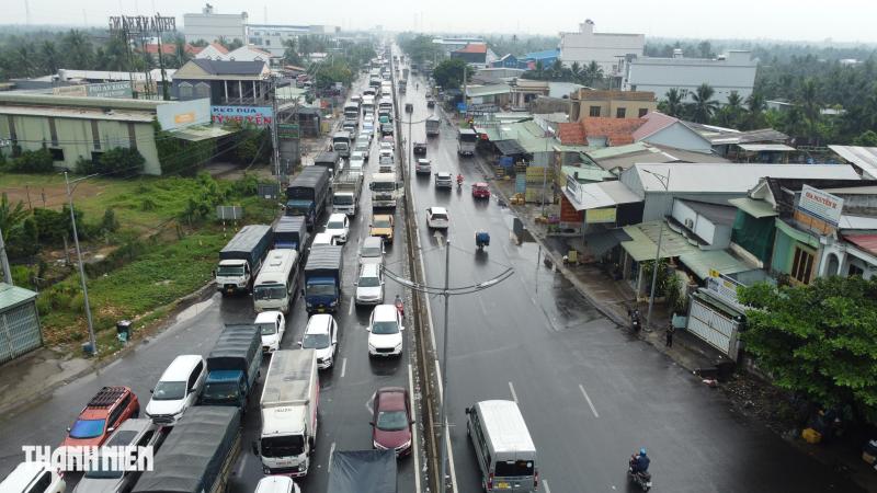 Tình hình giao thông tại các cửa ngõ về miền Tây chiều 24 tết- Ảnh 5. Tình hình giao thông tại các cửa ngõ về miền Tây chiều 24 tết- Ảnh 5.