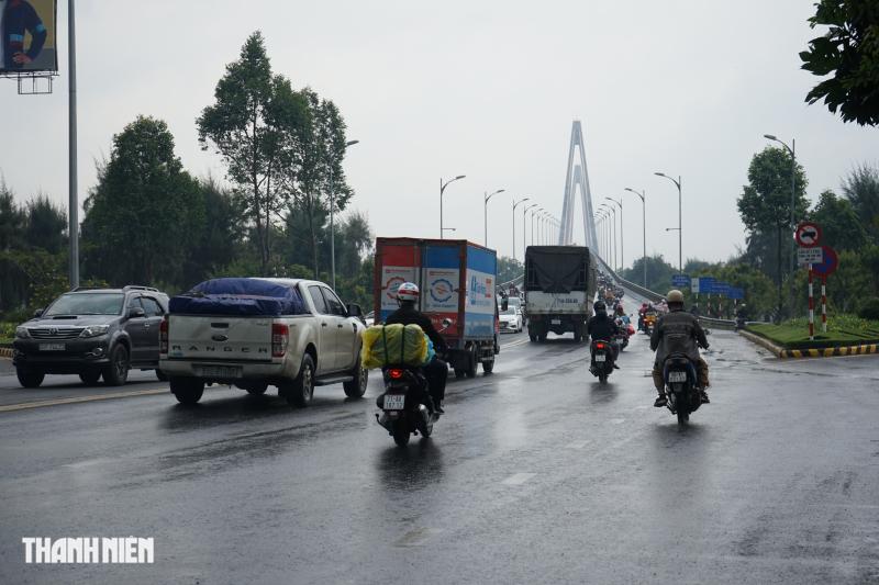 Tình hình giao thông tại các cửa ngõ về miền Tây chiều 24 tết- Ảnh 6. Tình hình giao thông tại các cửa ngõ về miền Tây chiều 24 tết- Ảnh 6.