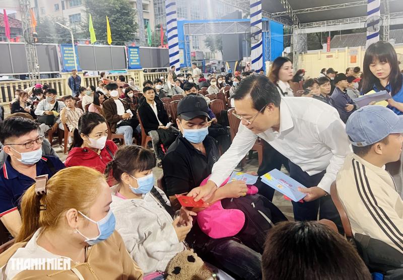 5.000 người về quê ăn tết sớm trên chuyến xe Công đoàn 2026- Ảnh 1.